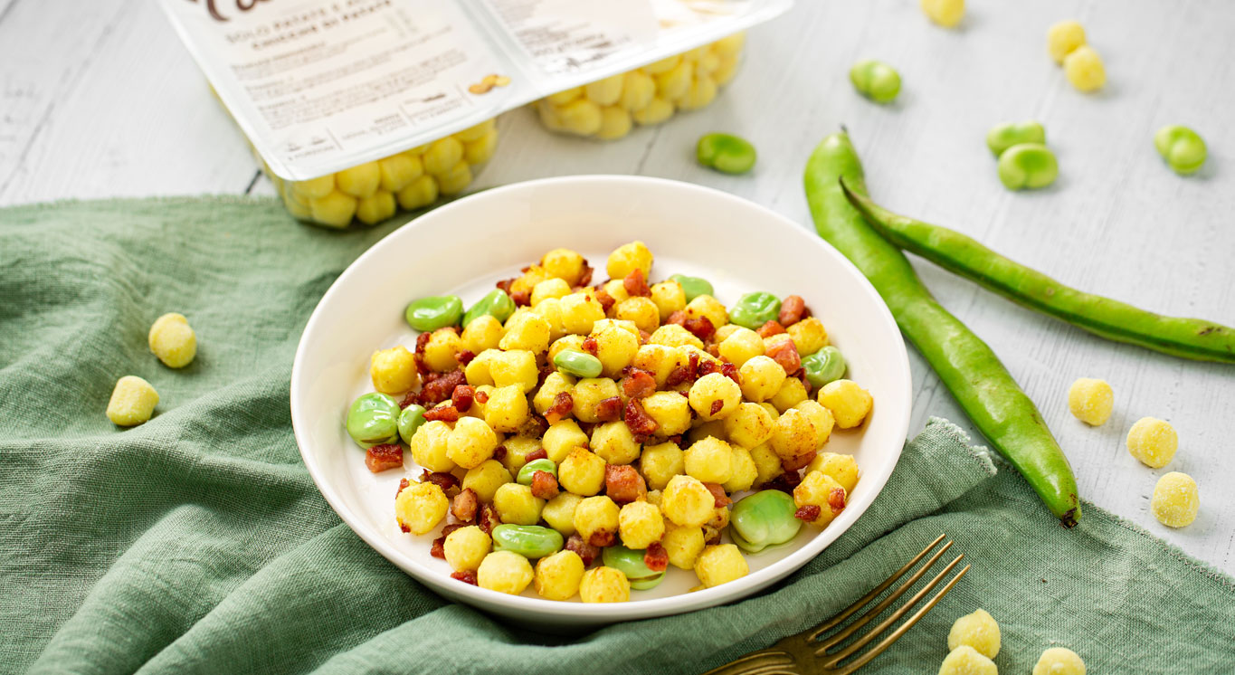 chicche di solo patate e acqua con fave e pancetta patarò