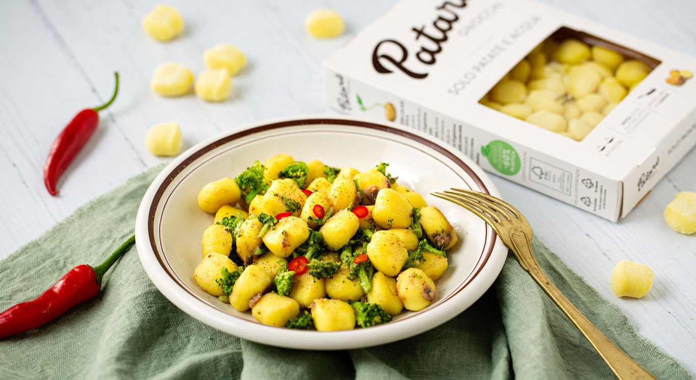 gnocchi con broccoli acciughe e peperoncino