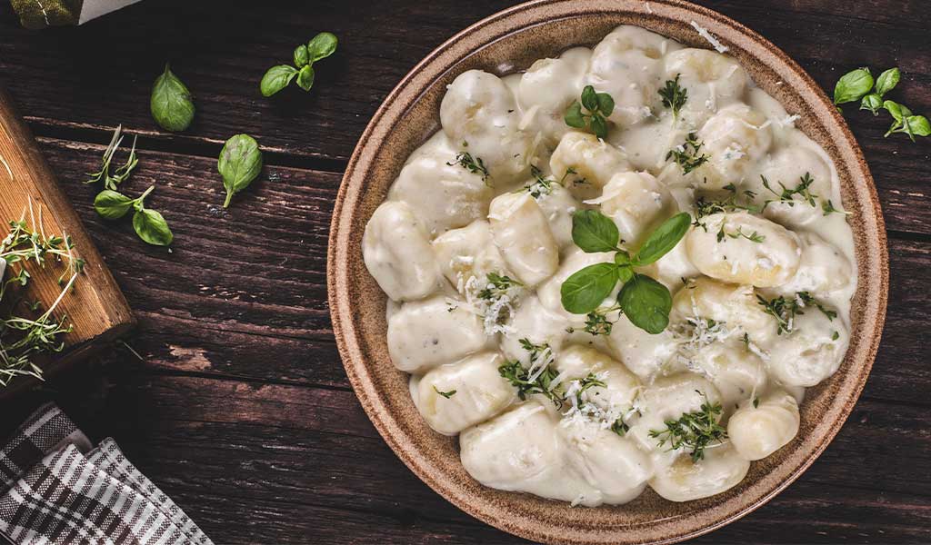 gnocchi noci e crema di parmigiano reggiano