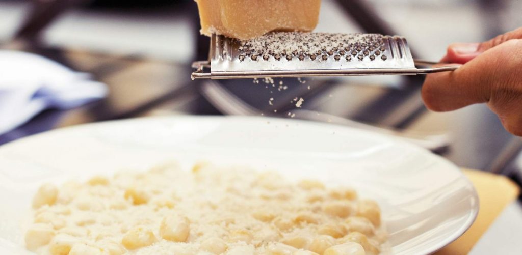 sugo ai formaggi per gnocchi 